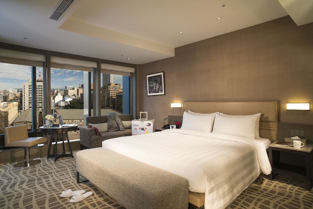 Midtown Suite (One room on each floor only)