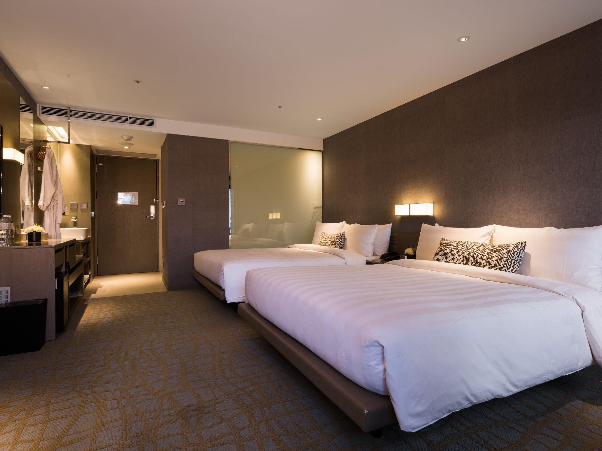 Superior Family Room without View