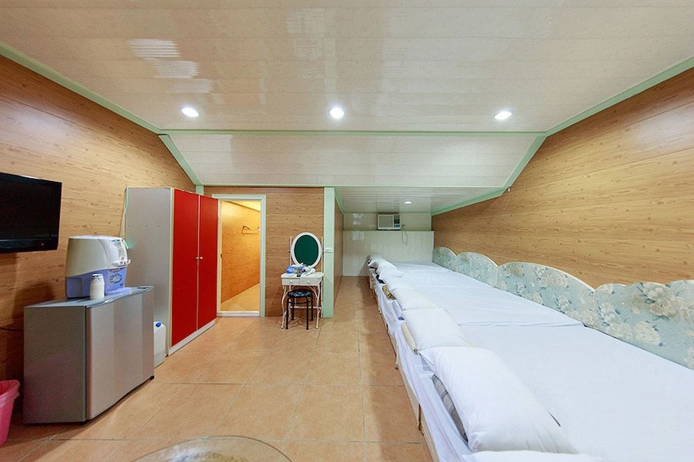 Family Room (ten people)