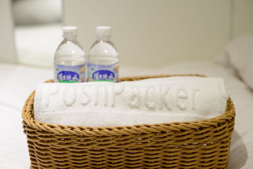 Poshpacker Hotel Triple Room, Shared Bathroom (with Window) 7