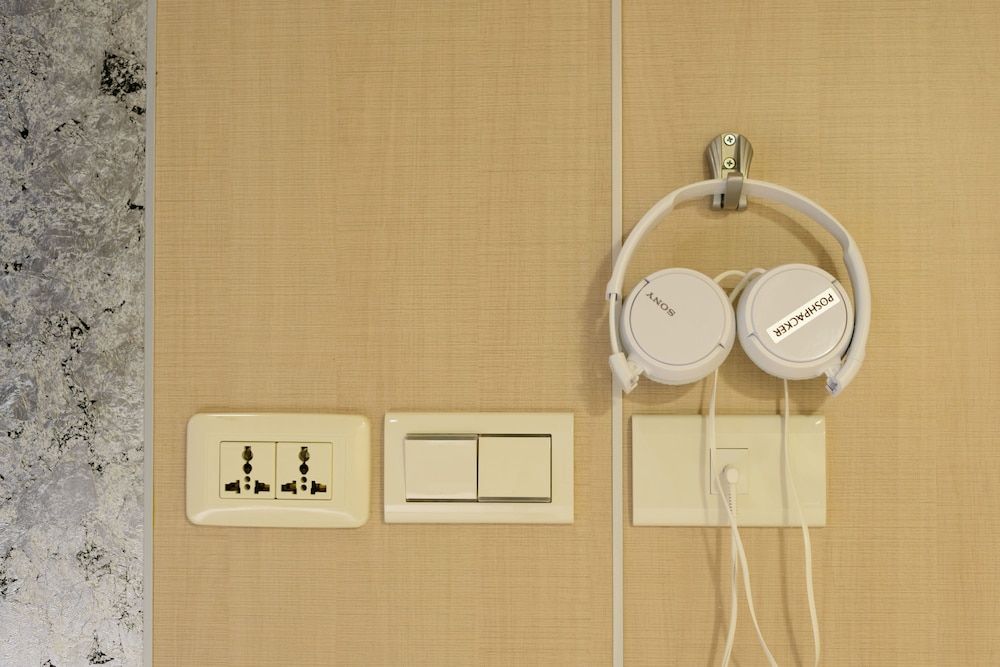 Poshpacker Hotel Triple Room, Shared Bathroom (with Window) 8