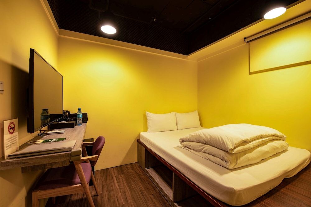 Bon Hotel Taipei Economy Double Room, Ensuite 4