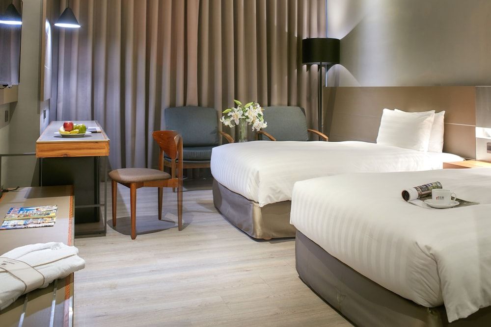 Orient Luxury Hotel Elite Twin Room - Does not provide disposable amenities