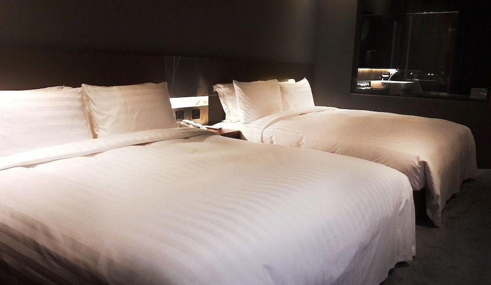 Orient Luxury Hotel Standard Family Room - Does not provide disposable amenities 2