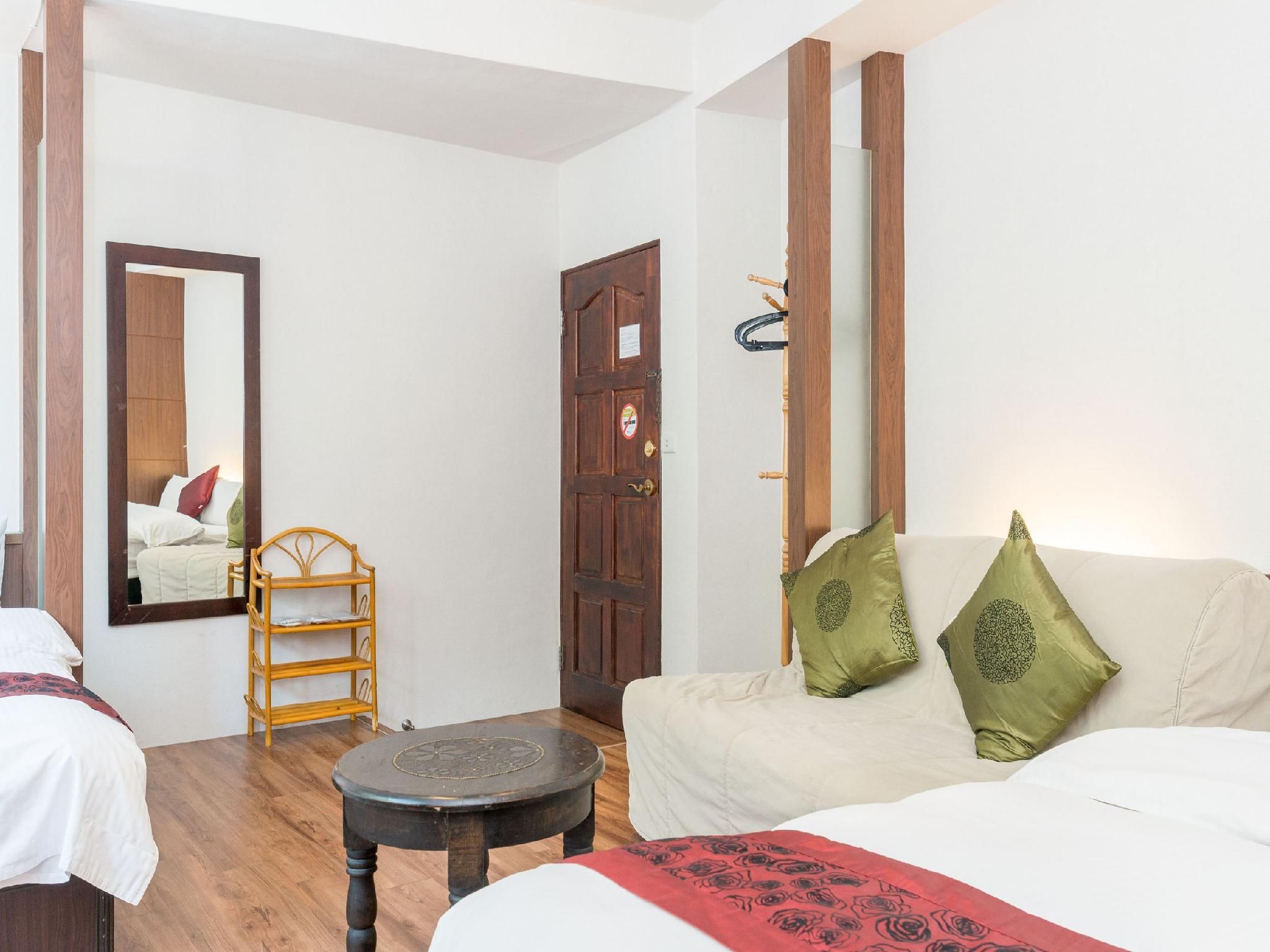 Standard Twin (2 Beds)