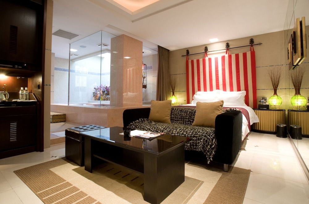 undefined Yes Motel City Resort Paradise 9