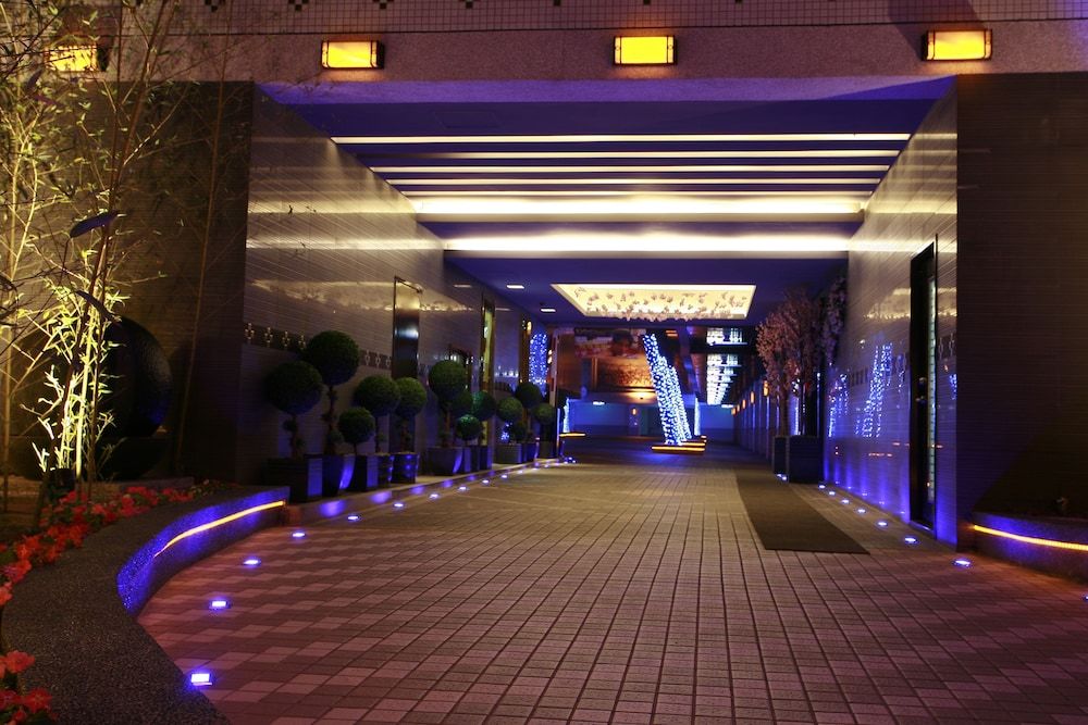 undefined Yes Motel City Resort Paradise 4