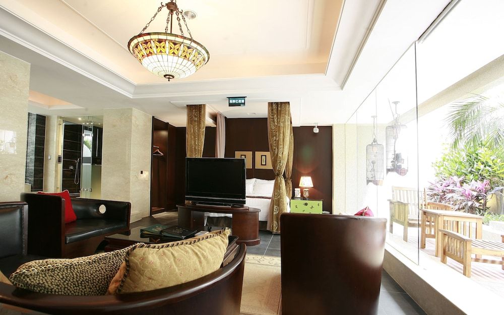 undefined Yes Motel City Resort Paradise 2