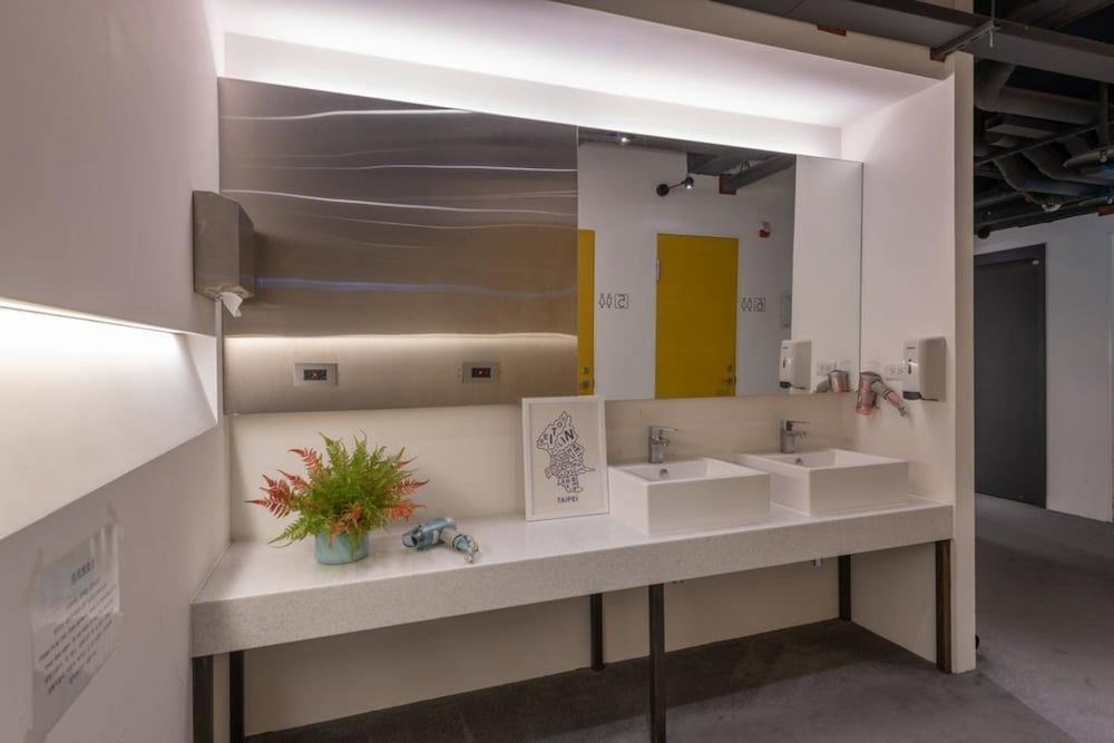 undefined Bouti City Capsule Inn - Hostel 9