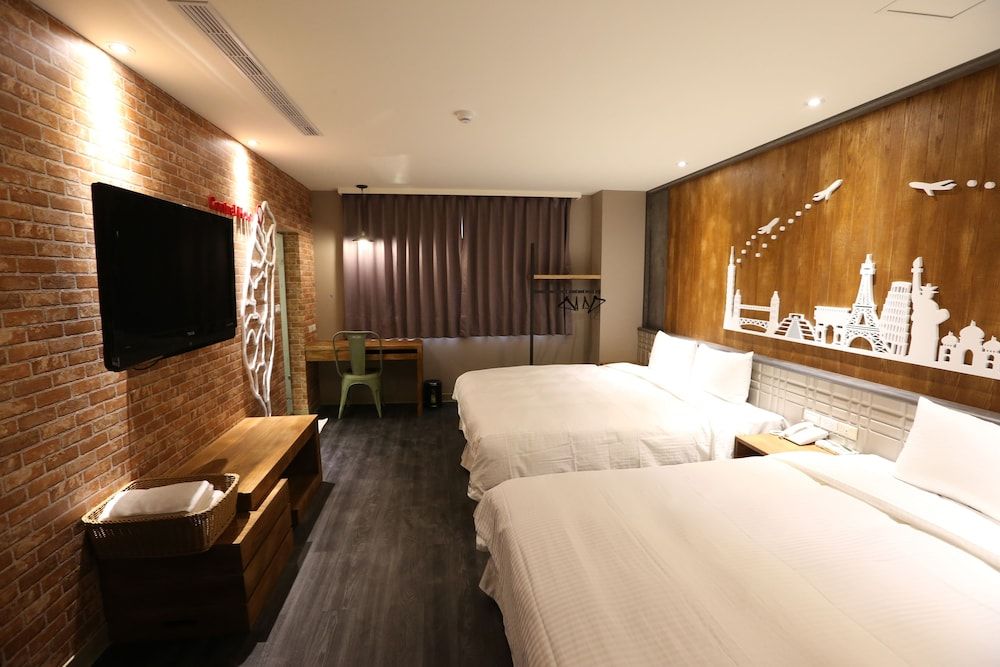 Central Hotel Standard Quadruple Room 2