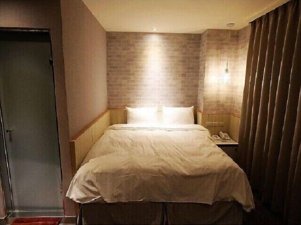 Central Hotel Standard Double Room 5