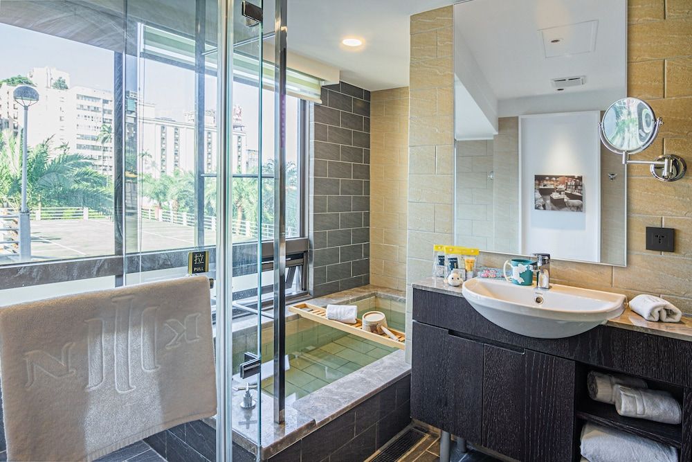 Kilin Hotel, JiaoXi Deluxe Quadruple Room 3