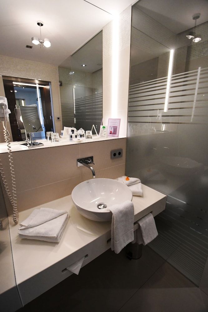 Schlosshotel Bad Wilhelmshöhe Superior Double Room 8