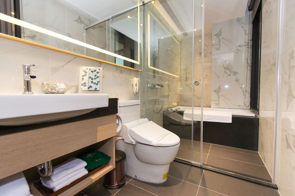 Hotel East Taipei Superior Double or Twin Room, Bathtub 8