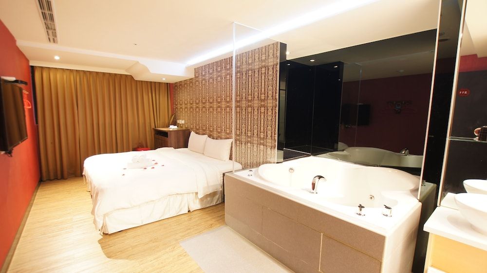 Luxury Room with Jetted Tub