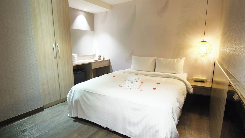 Colors Infinity Inn Superior Double Room 5