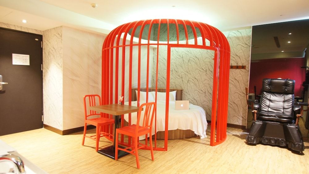 undefined Colors Infinity Inn 5