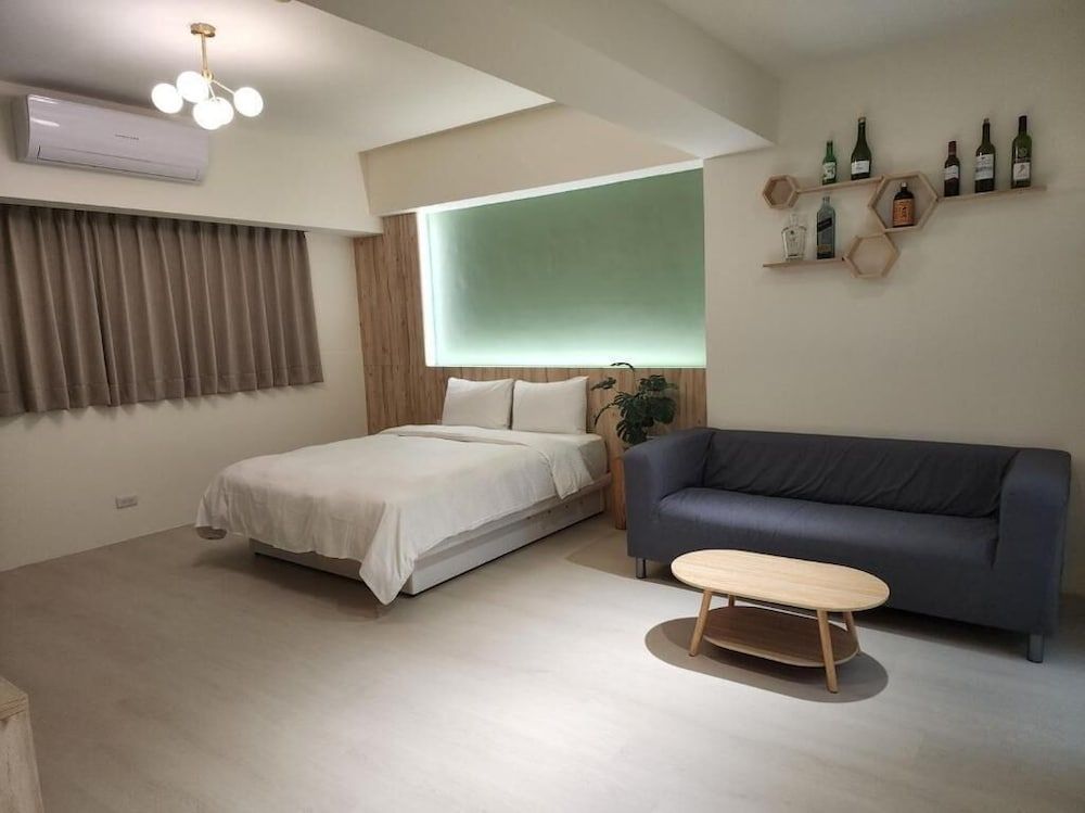 undefined Colors Infinity Inn 3