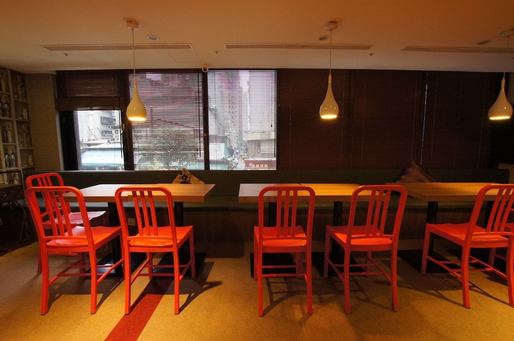 undefined Colors Infinity Inn 9