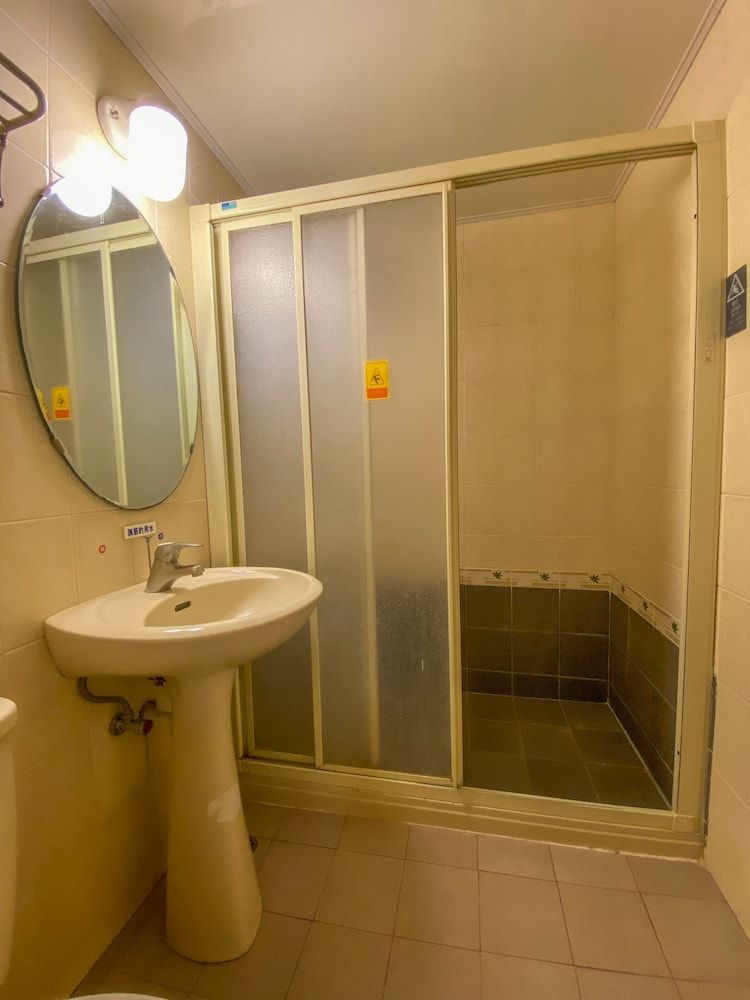 Hua Guo Hotel Standard Triple Room 2