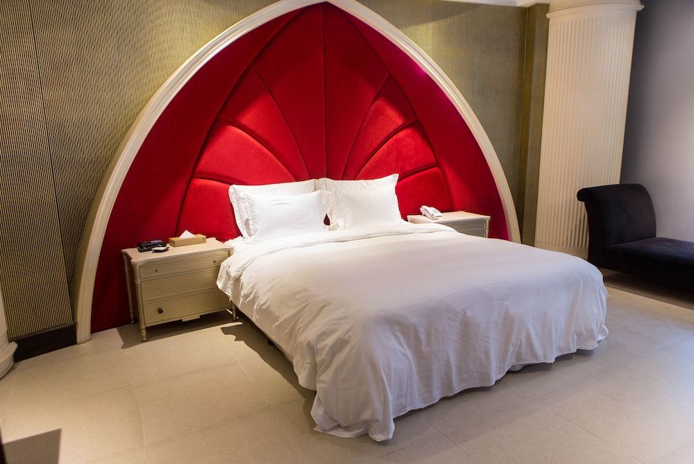 Platinum Suite (Check in time starts from 6pm)