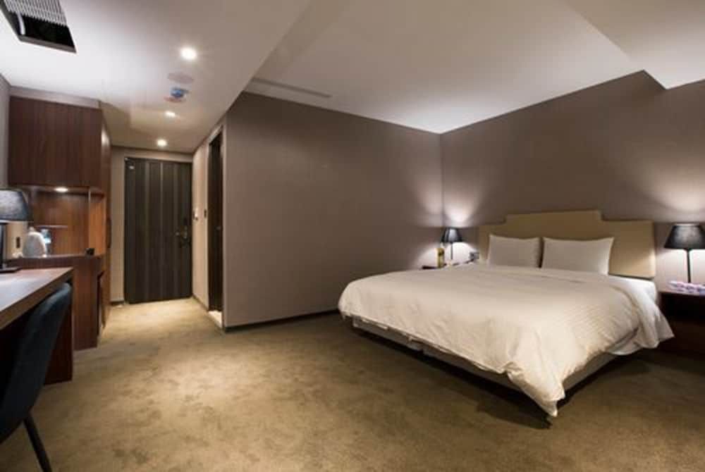 undefined Noble Hotel 2