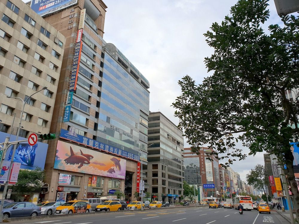 undefined Eastin Taipei Hotel 6