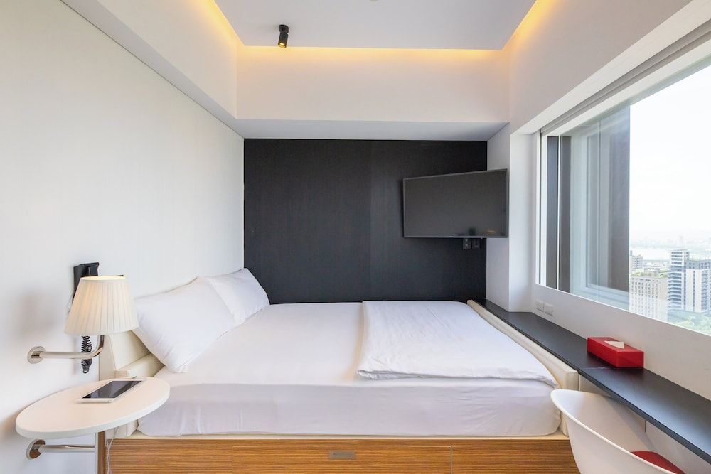 Deluxe Room, 1 King Bed, River View