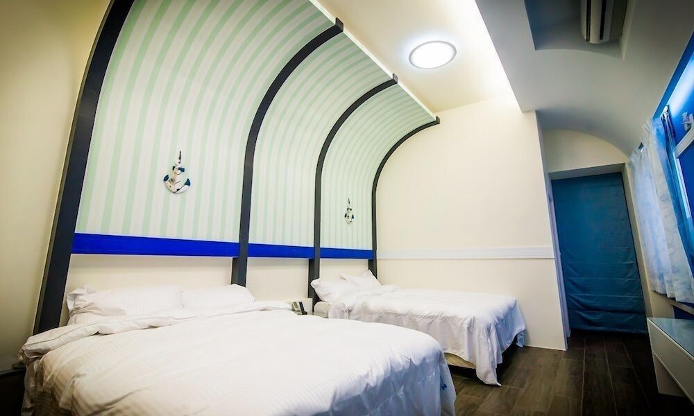 Shell Sand Homestay                                                                        Superior Quadruple Room, Ocean View 25