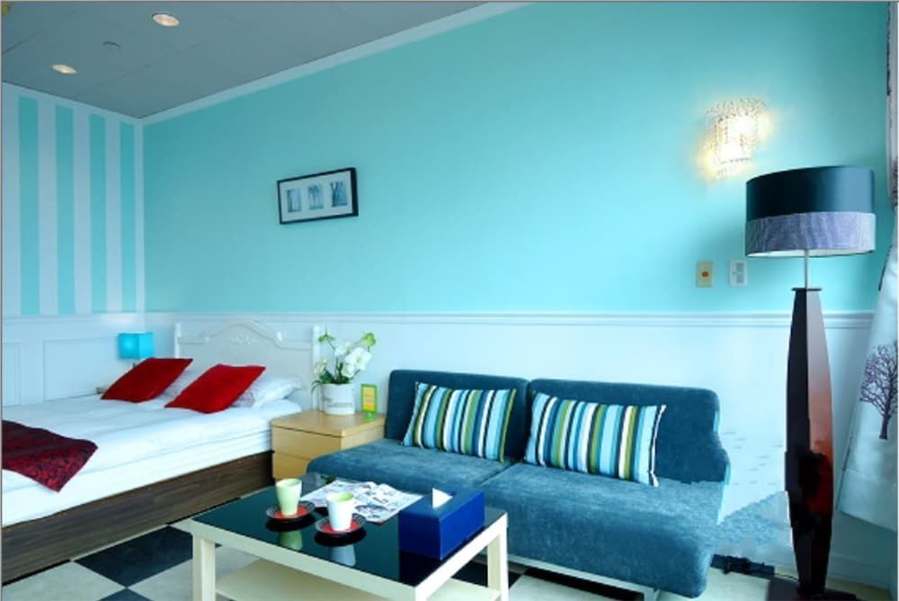 85 Cape Suites Double Room (with Street View) 3