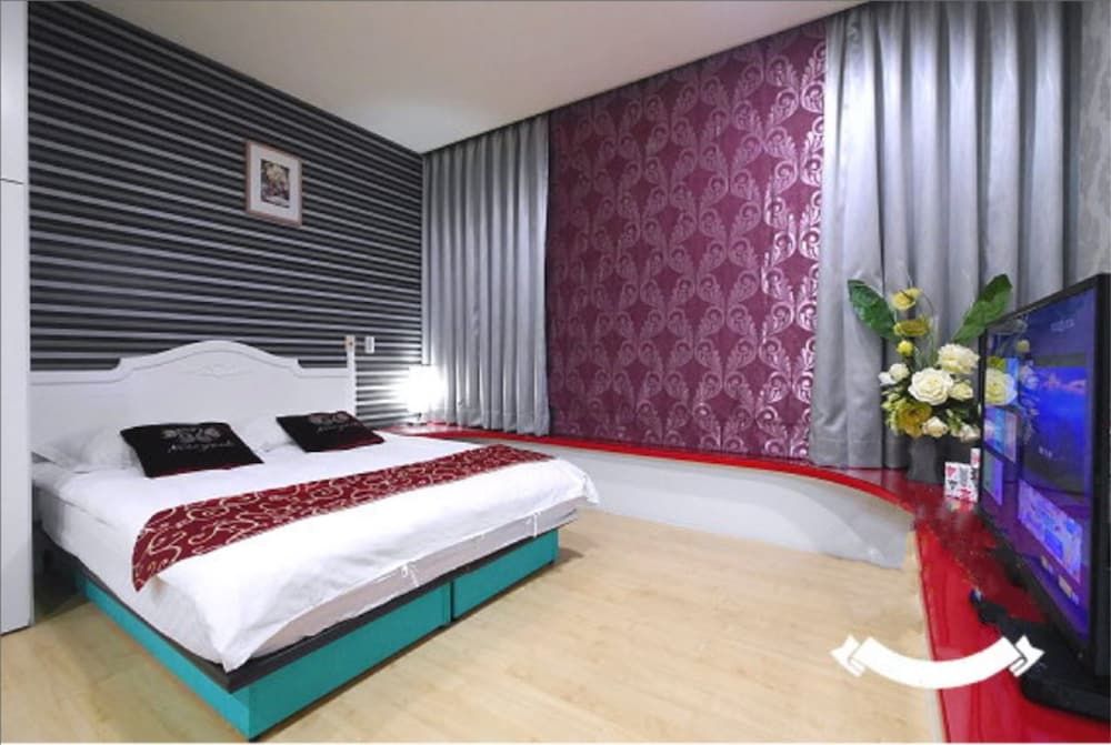 85 Cape Suites Standard Double Room 5