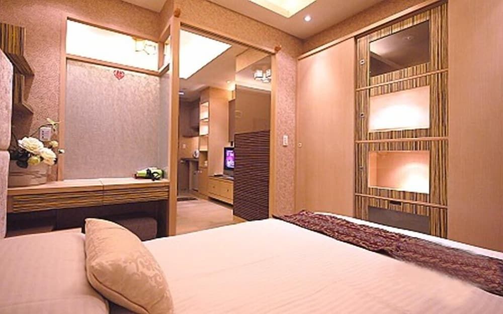 85 Cape Suites Standard Double Room 9