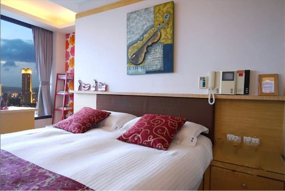 85 Cape Suites Double Room (with Street View) 6