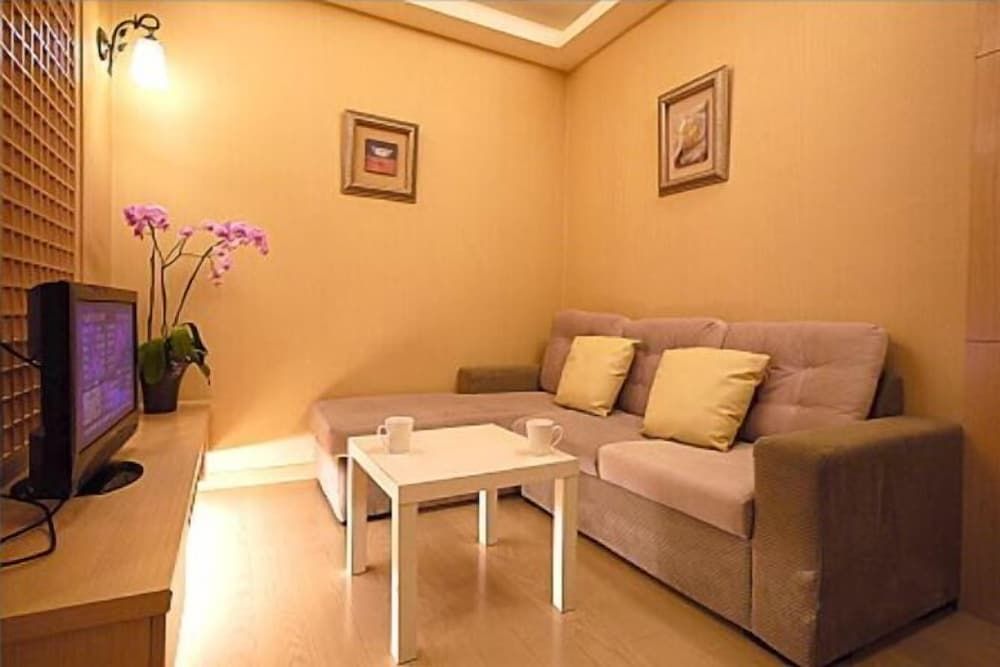 85 Cape Suites Standard Double Room 13