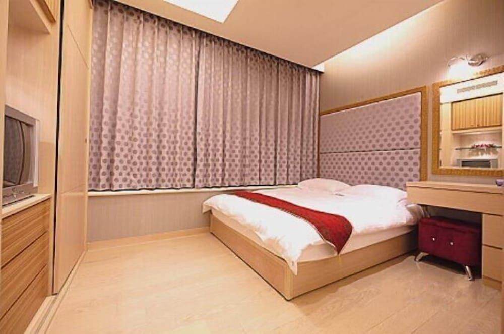 85 Cape Suites Standard Double Room 6