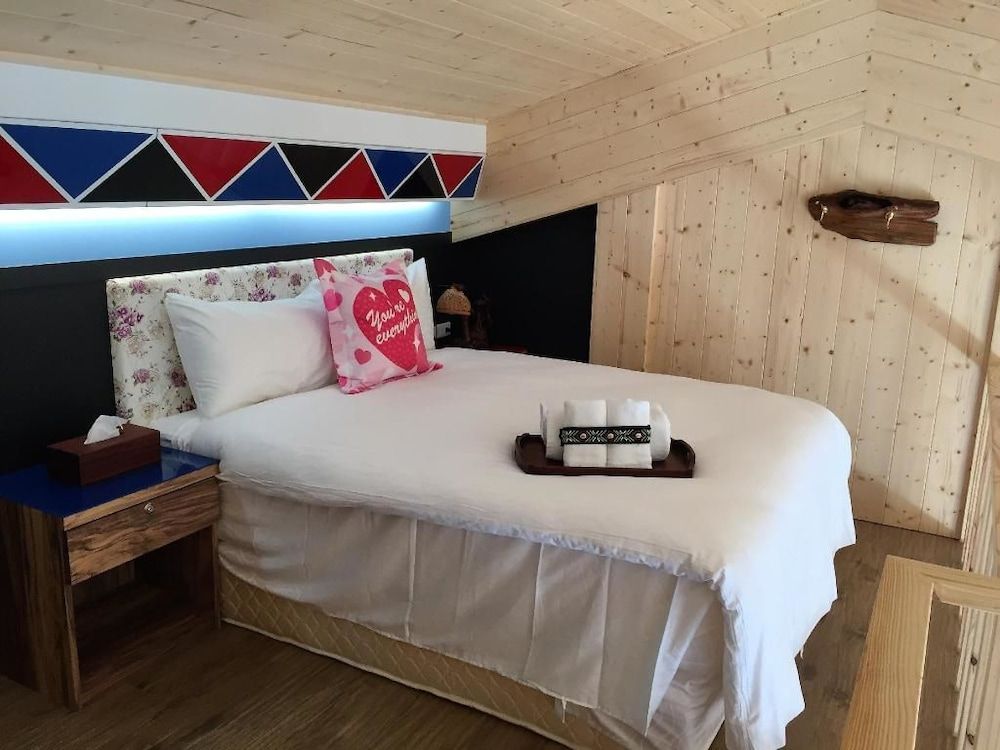 Applause In The Mountain Family Room (Mezzanine) 3