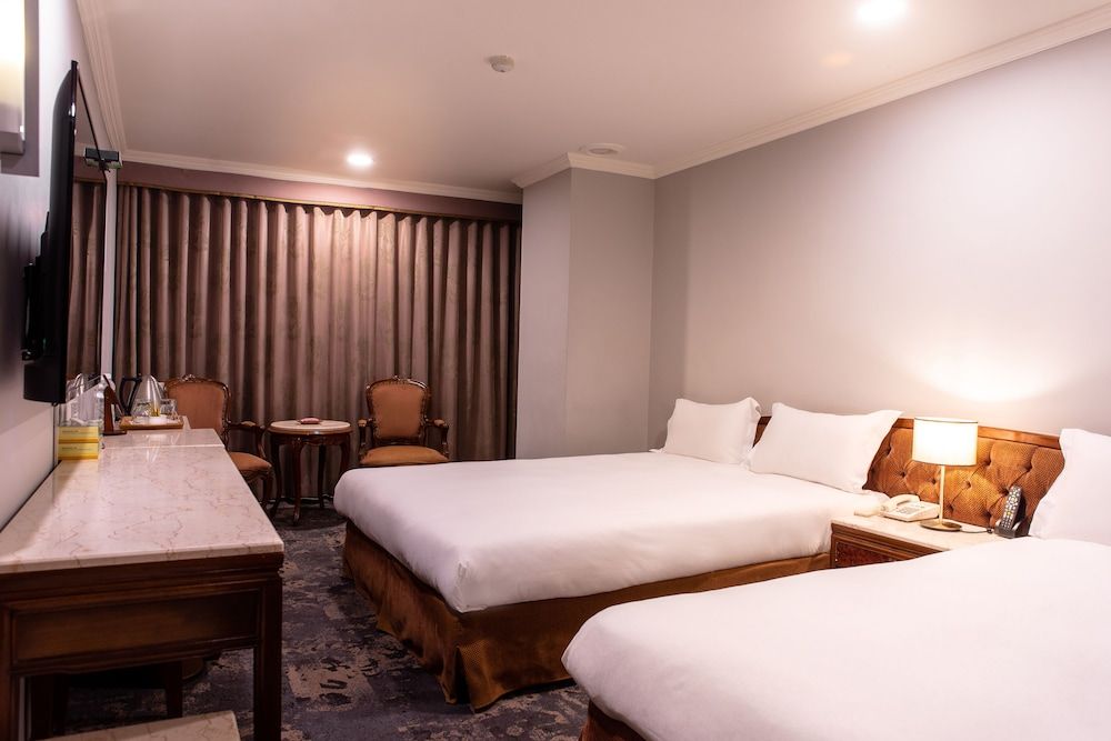 Chiayi King Hotel Triple-shower 2