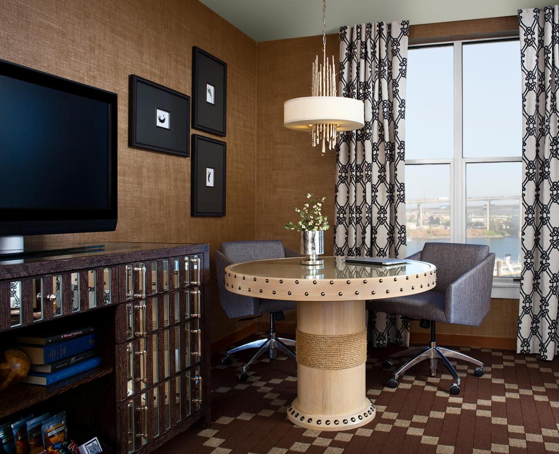 1 King Willamette River View