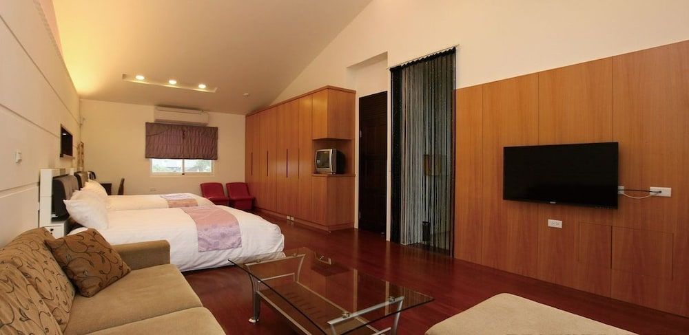 DeepDitch B&B Standard Quadruple Room 9