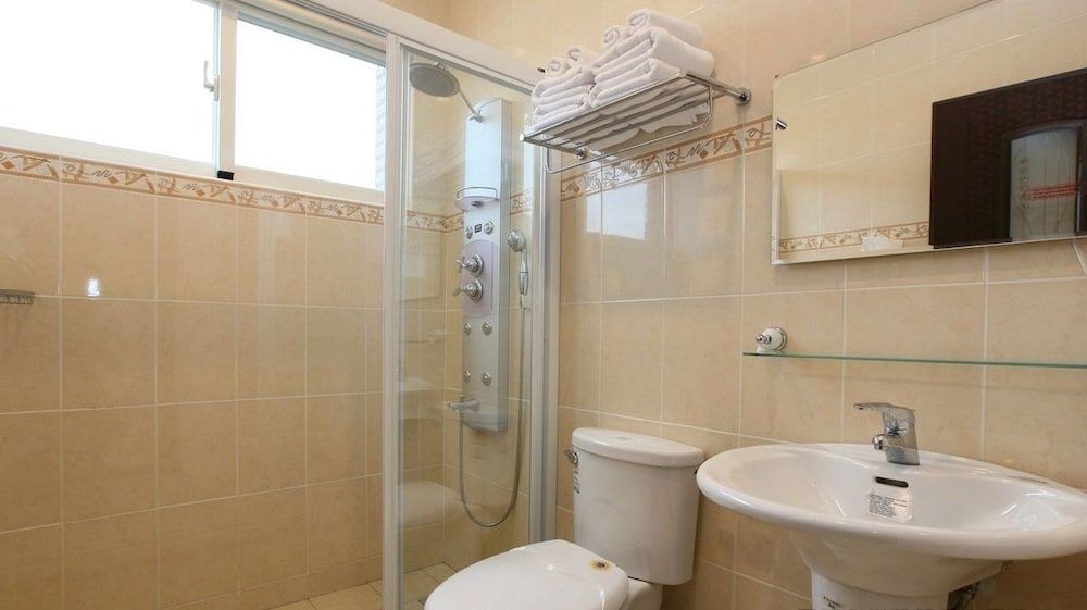 DeepDitch B&B Standard Quadruple Room 11