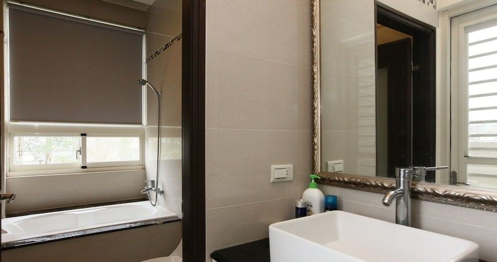 DeepDitch B&B Double Room, Shared Bathroom 7