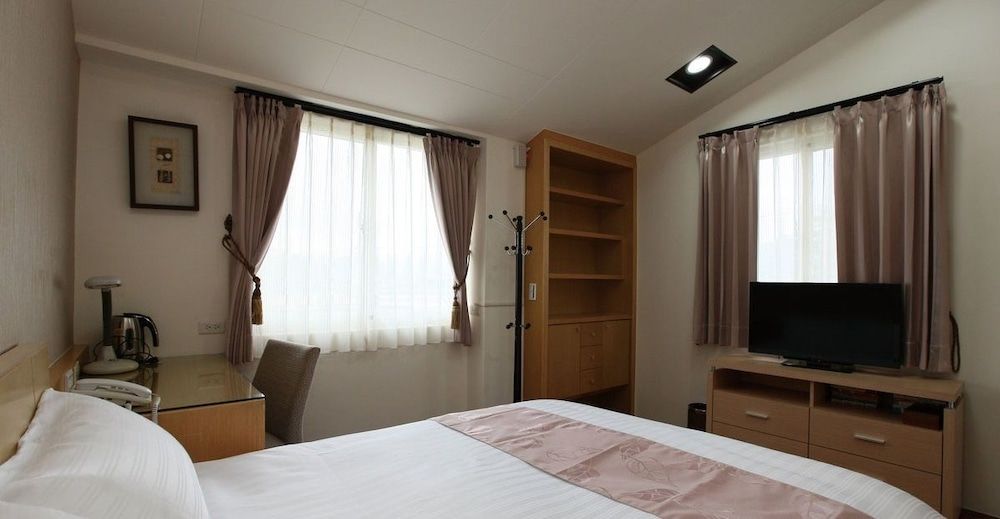 DeepDitch B&B Double Room, Shared Bathroom 2