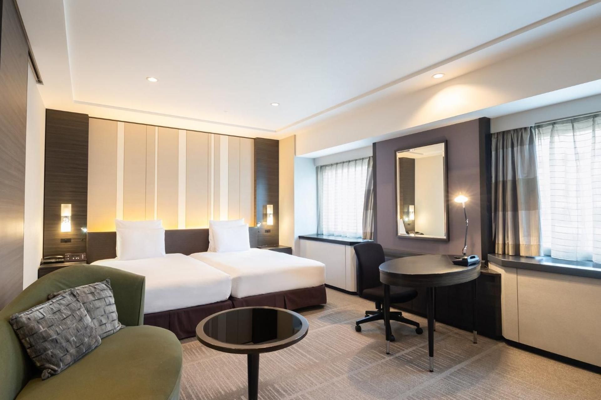 2 Single Premium Lounge Access