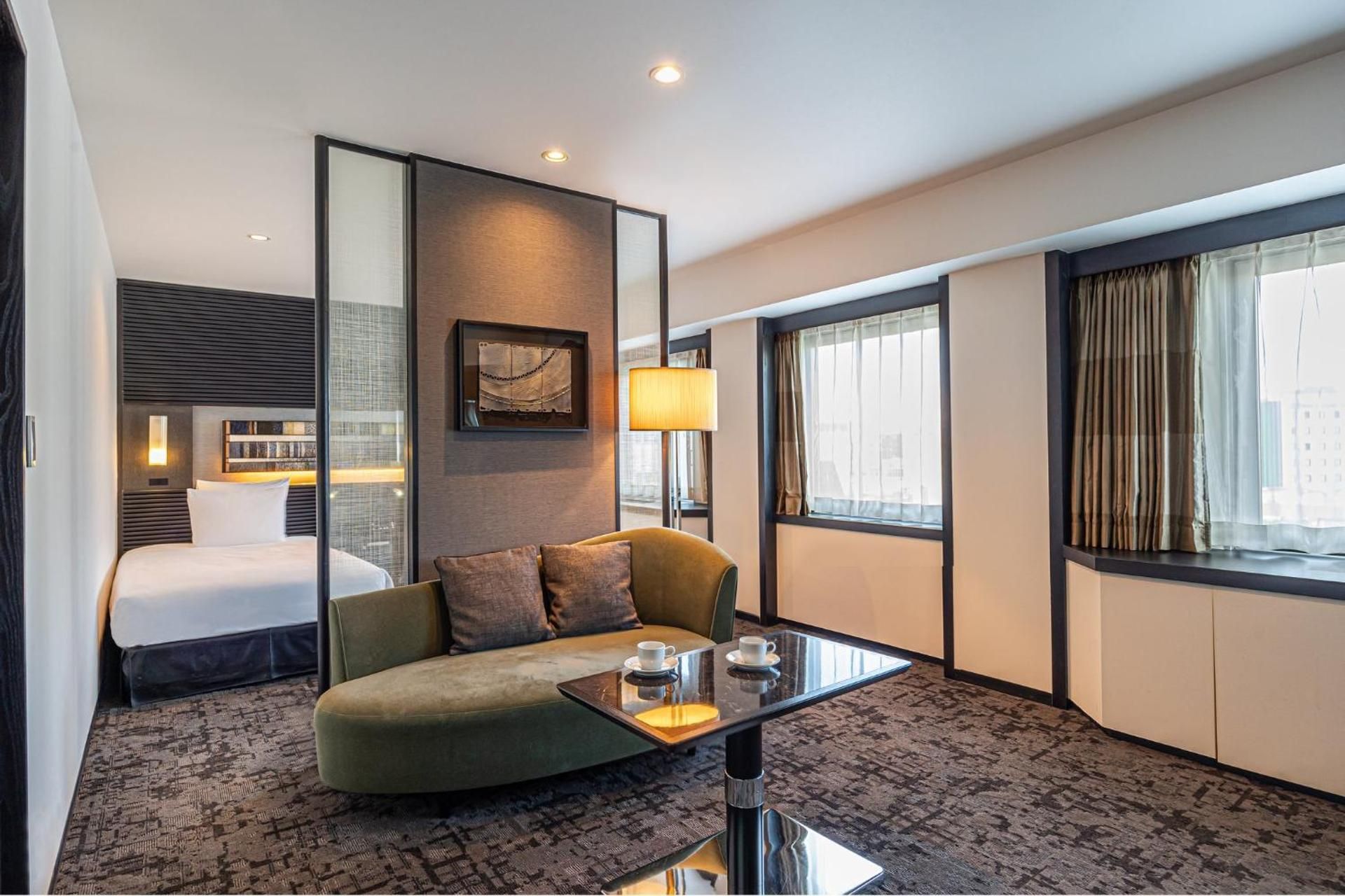 2 Single Junior Suite Lounge Access