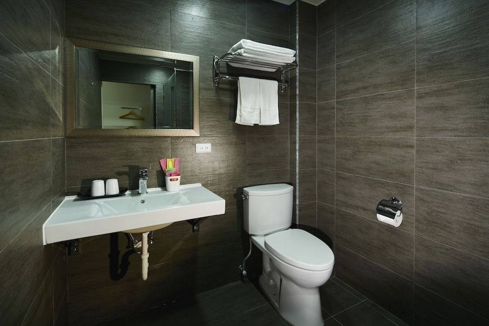 M Hotel Standard Room 6