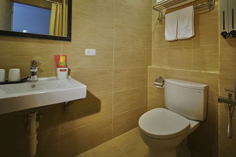 M Hotel Economy Double Room 5