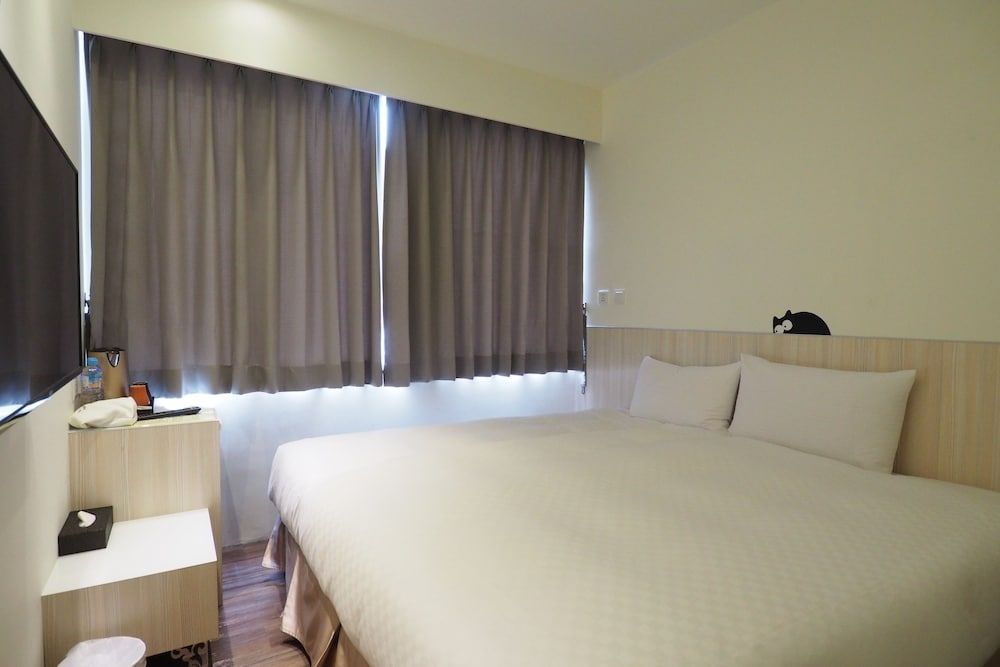 M Hotel Economy Double Room 4