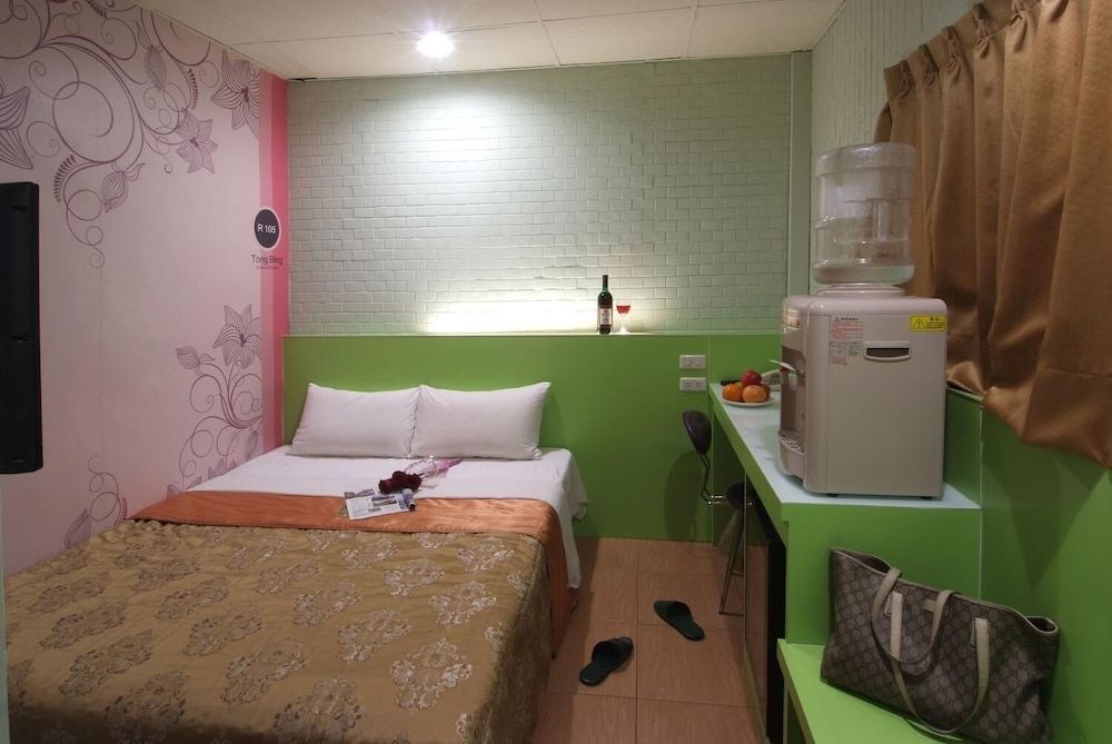 Tong Bing Express Superior Double Room 2