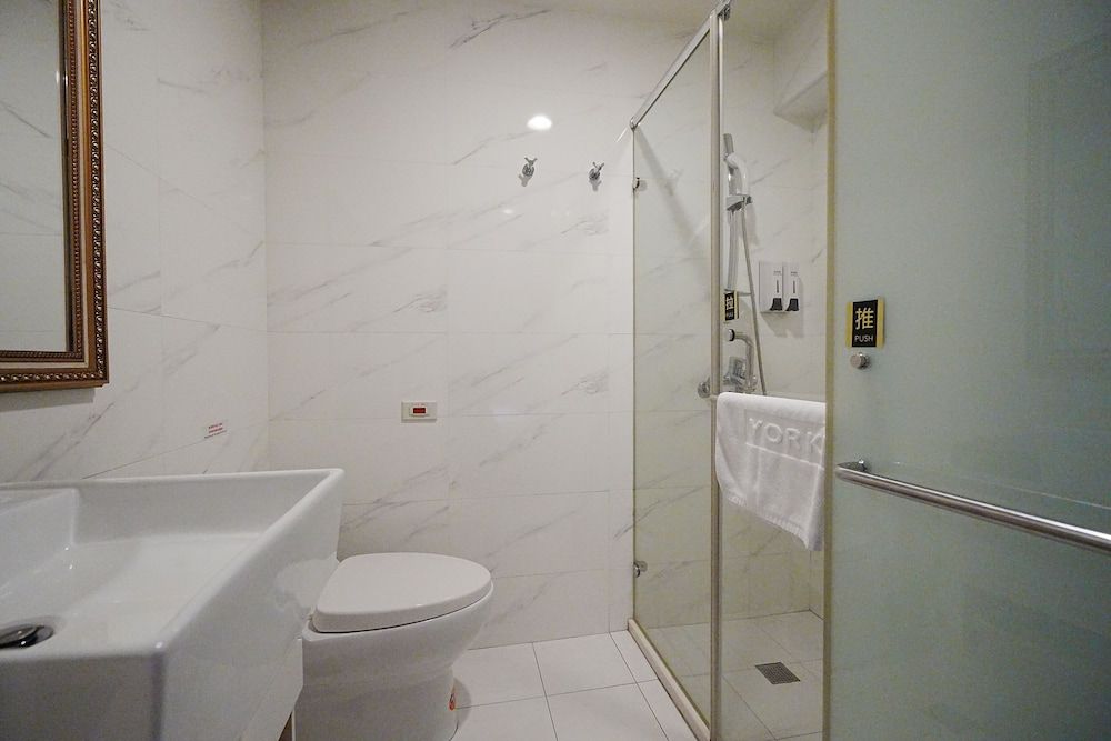 undefined York Hotel 10