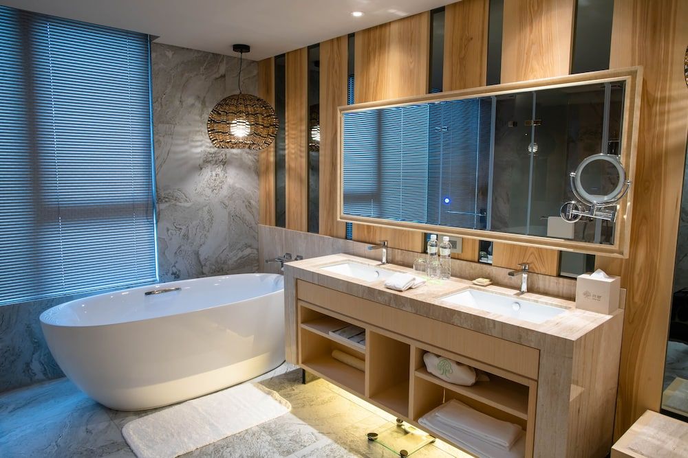 Deep Soaking Bathtub